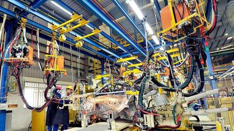 Cấp thiết mở cửa để kinh tế phục hồi