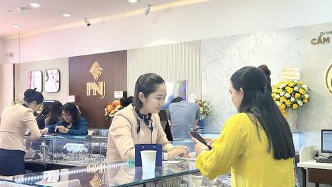 PNJ lãi gần 1.100 tỷ đồng sau 6 tháng, hoàn thành gần 56% kế hoạch năm