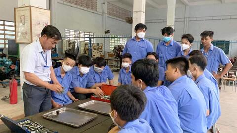 Long An: Nhận diện, khơi thông “điểm nghẽn” nguồn nhân lực