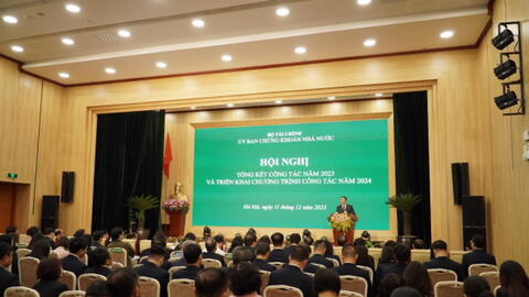Thứ trưởng Bộ Tài chính triển khai nhiệm vụ trọng tâm năm 2024 cho UBCKNN