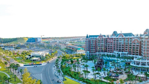 Novaland: Người đi xuyên bão