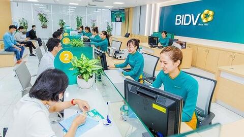 Các ngân hàng ‘rục rịch’ thực hiện công khai lãi suất cho vay