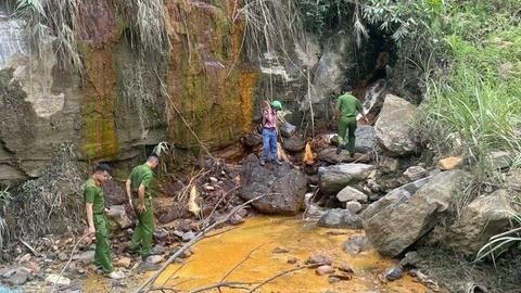 Quỳ Hợp (Nghệ An): Điều tra nguyên nhân cá chết bất thường trên suối Bắc