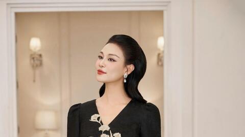 Nàng Diệp “Người một nhà” quyến rũ khi diện đầm dạ hội sang trọng