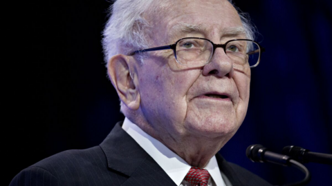 Warren Buffett tiếp tục bán cổ phiếu của ngân hàng lớn thứ hai tại Mỹ
