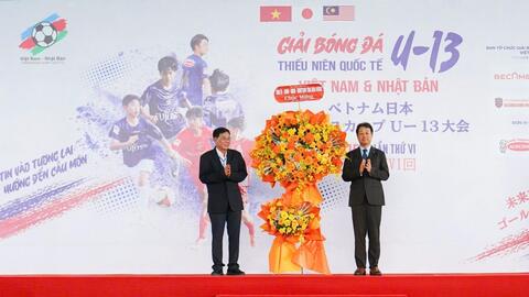 Sôi động Giải bóng đá quốc tế U13 Việt Nam - Nhật Bản 2024
