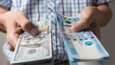 Đồng USD tăng vọt, đồng Nhân dân tệ chạm đáy kỷ lục sau động thái áp thuế của Trump