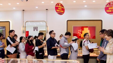 Vàng trong nước tăng theo thế giới, doanh nghiệp mở rộng kênh phân phối