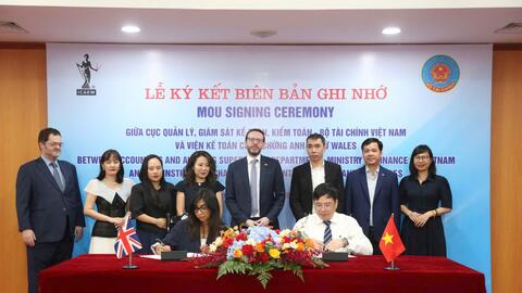 Bộ Tài chính và ICAEW ký kết hợp tác, thúc đẩy áp dụng IFRS tại Việt Nam