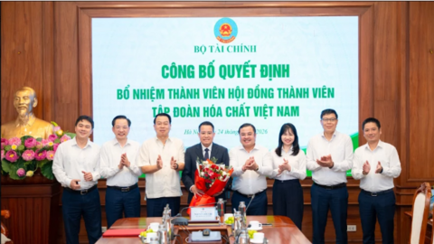 Bộ Tài chính công bố Quyết định bổ nhiệm ông Nguyễn Văn Đông giữ chức Thành viên Hội đồng thành viên Tập đoàn Hóa chất Việt Nam