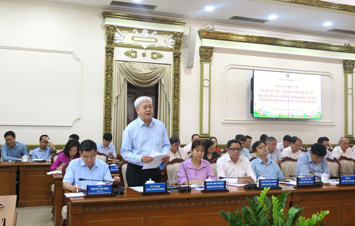 Đại diện Sở Tài chính TP. Hồ Chí Minh báo cáo tại Hội nghị. Ảnh: Đức Mỹ