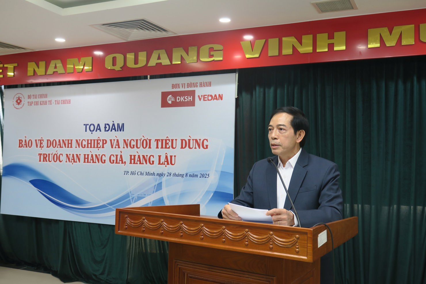 Ông Nguyễn Chí Thành- Trưởng Văn phòng Đại diện Tạp chí Kinh tế - Tài chính phát biểu khai mạc tọa đàm. Ảnh: Đức Mỹ