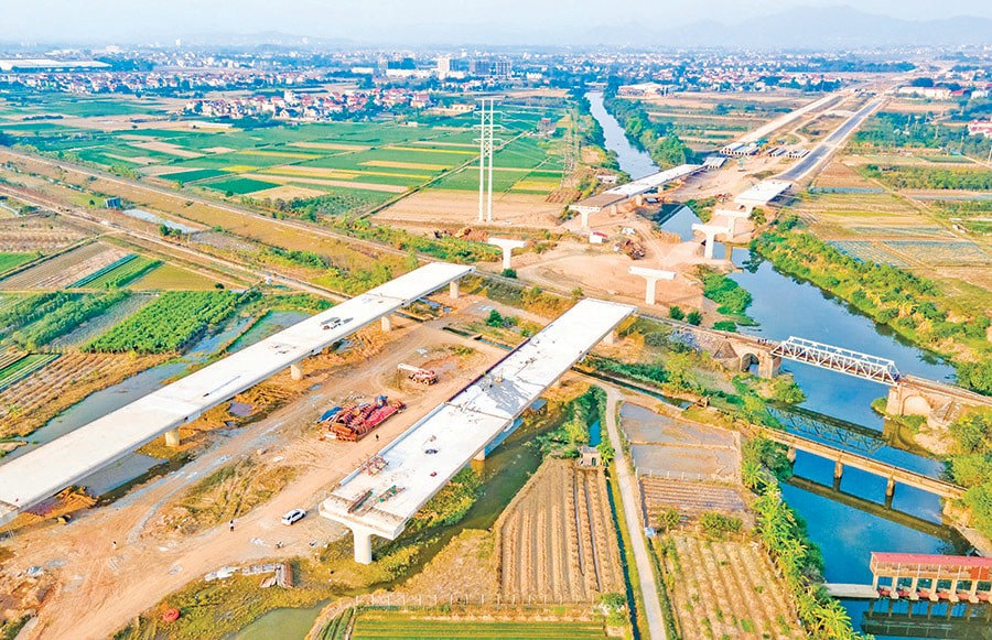 Công trường thi công Dự án đầu tư xây dựng đường Vành đai 4 - Vùng Thủ đô Hà Nội tại huyện Mê Linh.