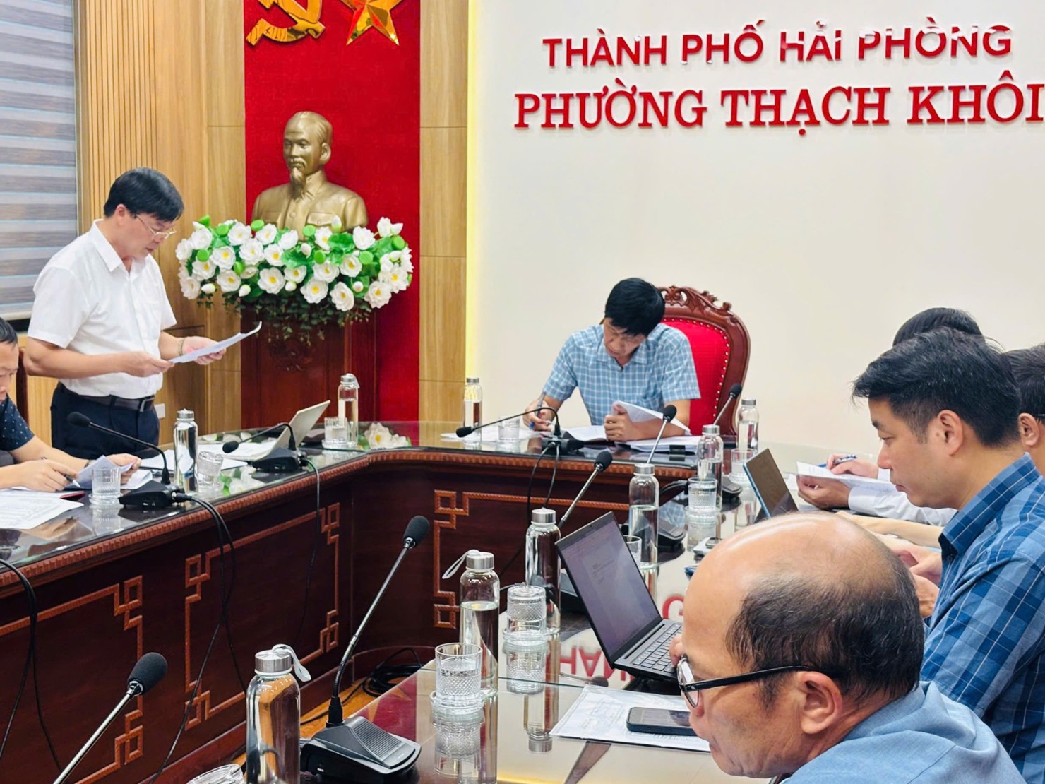 Phó Cục trưởng Cục Thống kê Nguyễn Thanh Dương thực hiện giám sát tại phường Thạch Khôi, TP Hải Phòng