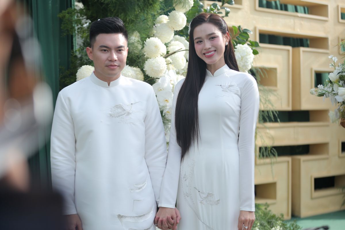 Hoa hậu Đỗ Thị Hà rạng ngời bên thiếu gia Tập đoàn Sơn Hải Nguyễn Viết Vương. Ảnh: Quách Du