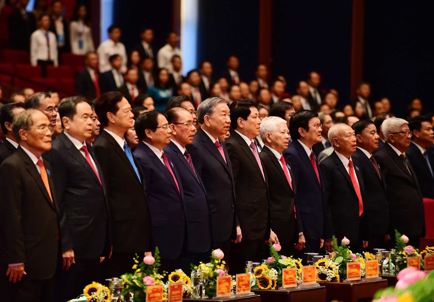 Tổng Bí thư Tô Lâm và các đồng chí lãnh đạo, nguyên lãnh đạo Đảng, Nhà nước dự phiên khai mạc Đại hội đại biểu Đảng bộ Hà Nội. Ảnh: Viết Thành