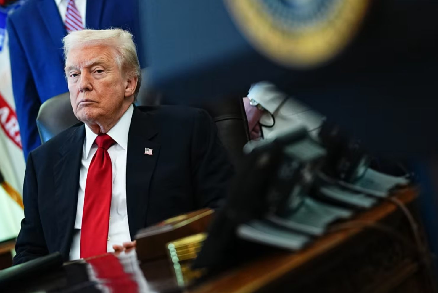 Các nhà kinh tế cho rằng, thuế quan khó có thể tạo ra đủ doanh thu để chi trả cho các khoản cổ tức mà Tổng thống Donald Trump đã hứa. Ảnh: Bloomberg.  