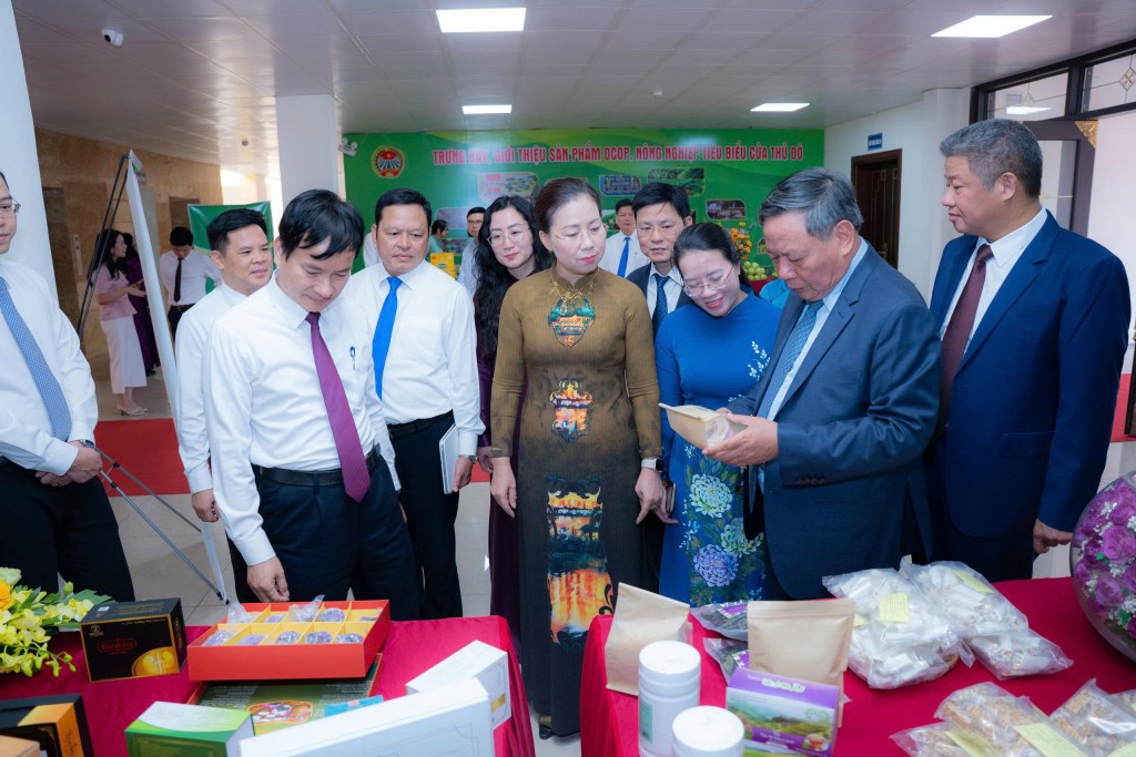 Xây dựng nông dân Thủ đô thời kỳ mới giàu tri thức, làm chủ công nghệ số Xây dựng nông dân Thủ đô thời kỳ mới giàu tri thức, làm chủ công nghệ số