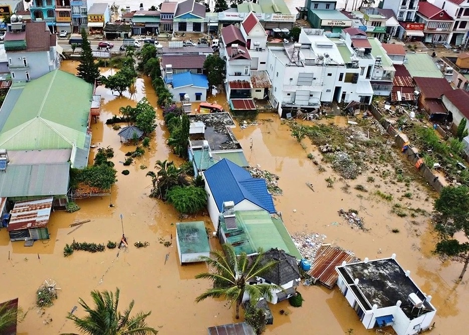 Mưa lũ gây chia cắt tại nhiều khu vực ở các tỉnh Khánh Hòa, Đắk Lắk, Lâm Đồng và Gia Lai.