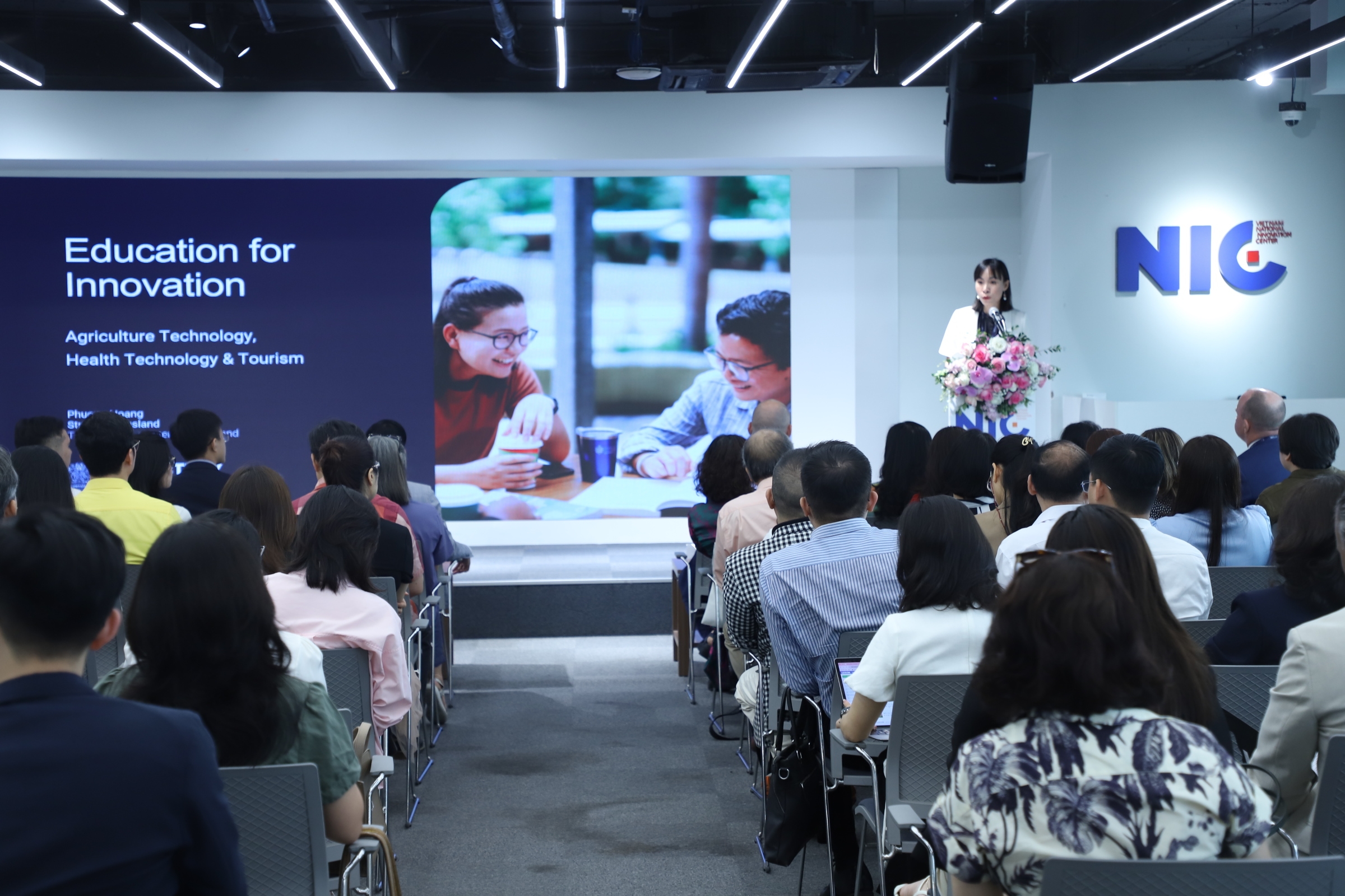 Nâng cao chất lượng đào tạo, thúc đẩy đổi mới sáng tạo và chuyển đổi số toàn diện Nâng cao chất lượng đào tạo, thúc đẩy đổi mới sáng tạo và chuyển đổi số toàn diện