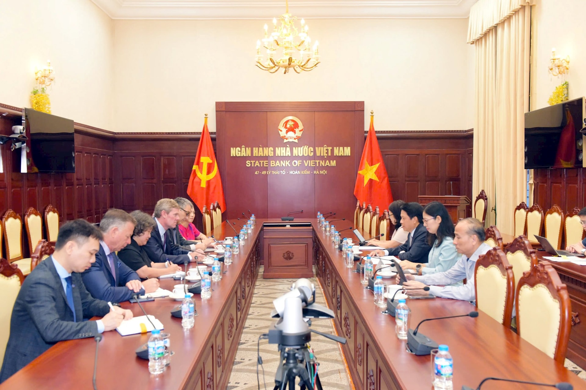 13.5.26-pho-thong-doc-pham-tien-dung-tiep-xa-giao-visa_1.jpg