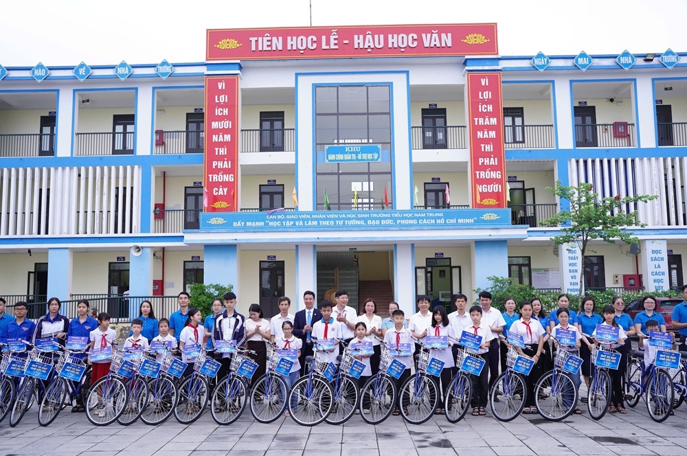 30 năm Bảo Việt Nhân thọ đồng hành cùng người dân và vun đắp tương lai thế hệ trẻ Việt Nam