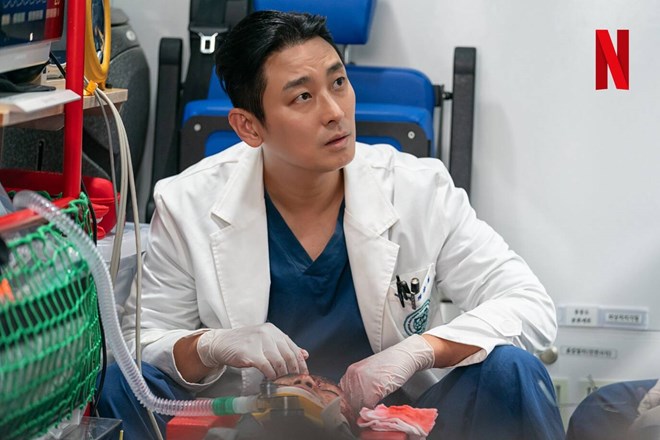 Joo Ji Hoon được kỳ vọng khi trở lại với phim Hàn Quốc về y khoa