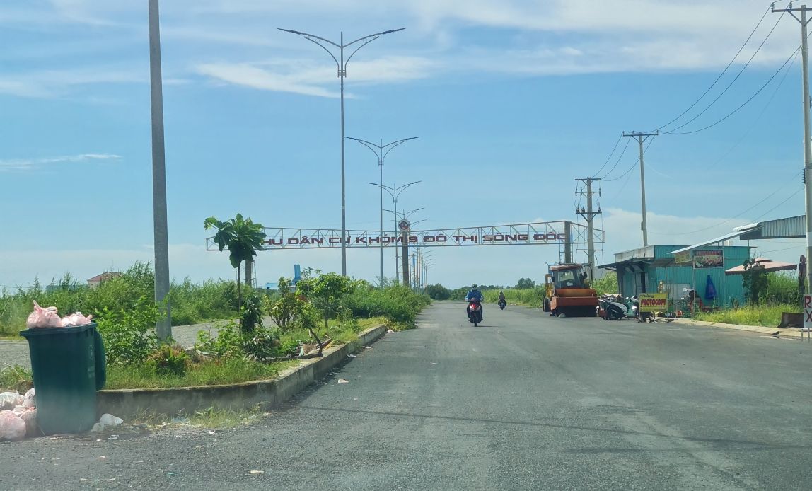 Một  dự án dân cư ở Sông Đốc, Cà Mau chậm tiến độ. Ảnh: Nhật Hồ.