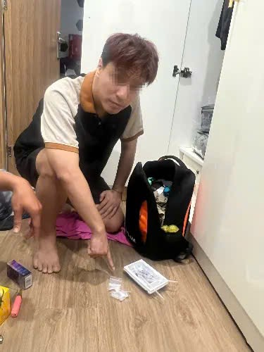 Tang vật ma túy và các dụng cụ tự chế thu giữ tại nơi ở của Lê Duy Linh (nghệ danh Tăng Nhật Tuệ)