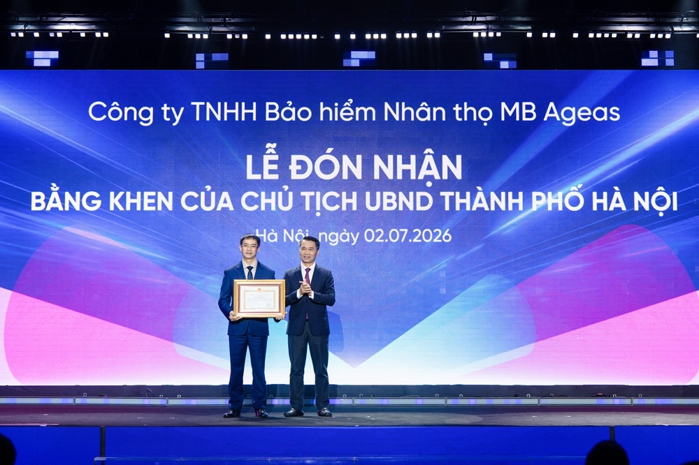 MB Life đón nhận Bằng khen của Chủ tịch UBND TP. Hà Nội nhân dịp kỷ niệm 10 năm thành lập