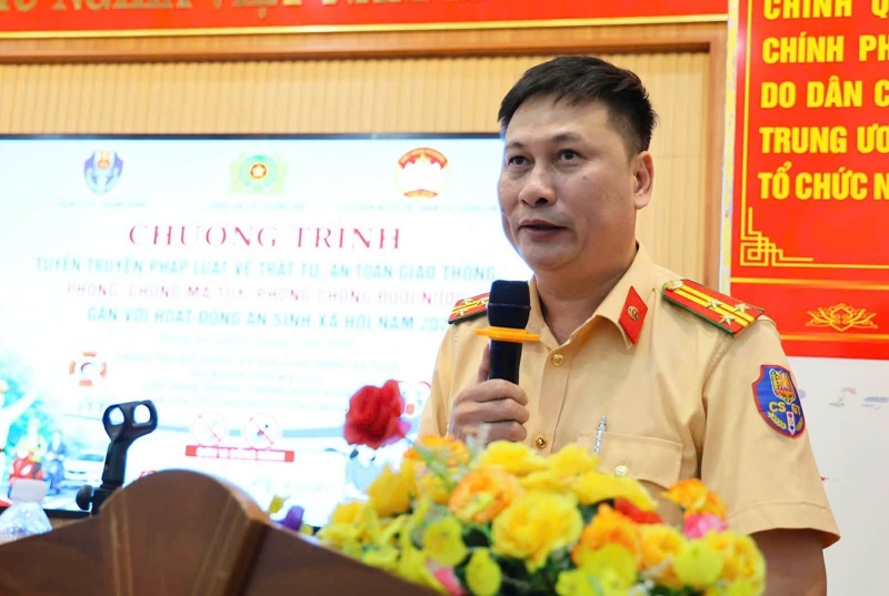 Cảnh sát giao thông Đà Nẵng tuyên truyền an toàn giao thông gắn với an sinh xã hội