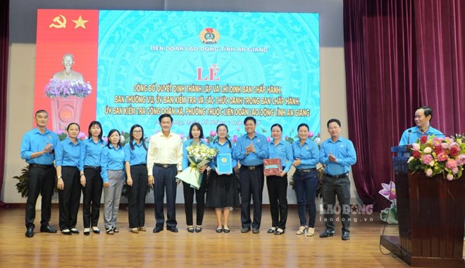 An Giang thành lập 2 Công đoàn phường Long Xuyên và Mỹ Thới