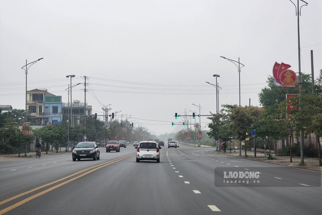 Tuyến đường Nguyễn Tất Thành đoạn qua địa bàn phường Vân Phú. Ảnh: Tô Công
