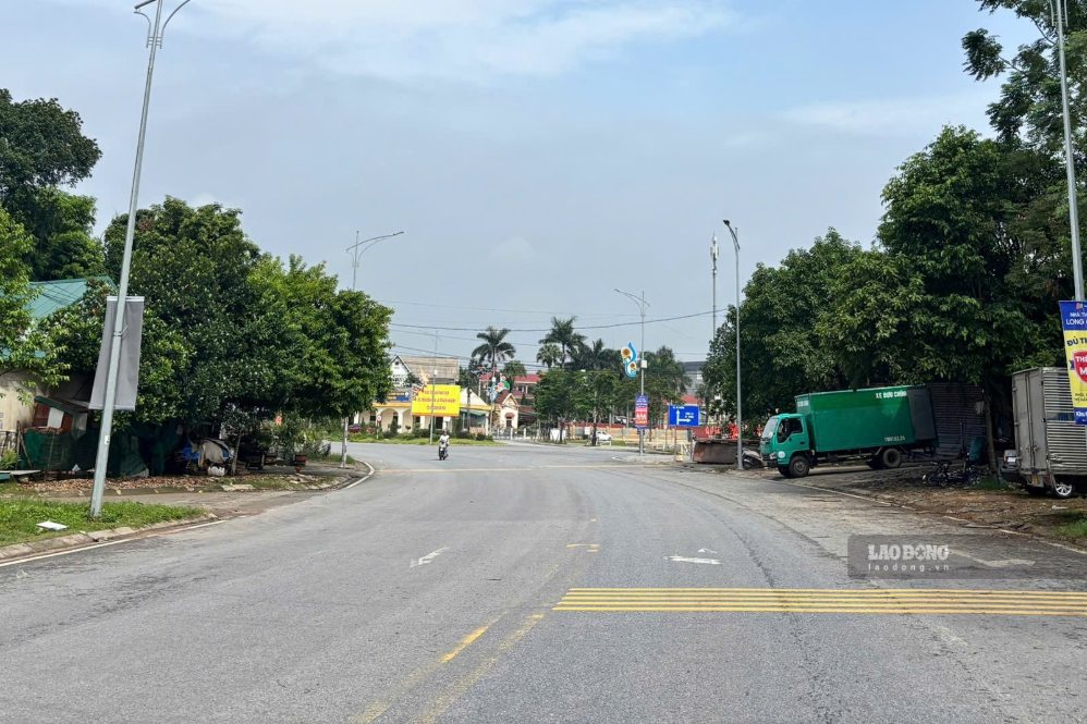 Khu vực gần UBND xã Hy Cương có đèn chiếu sáng. Ảnh: Tô Công