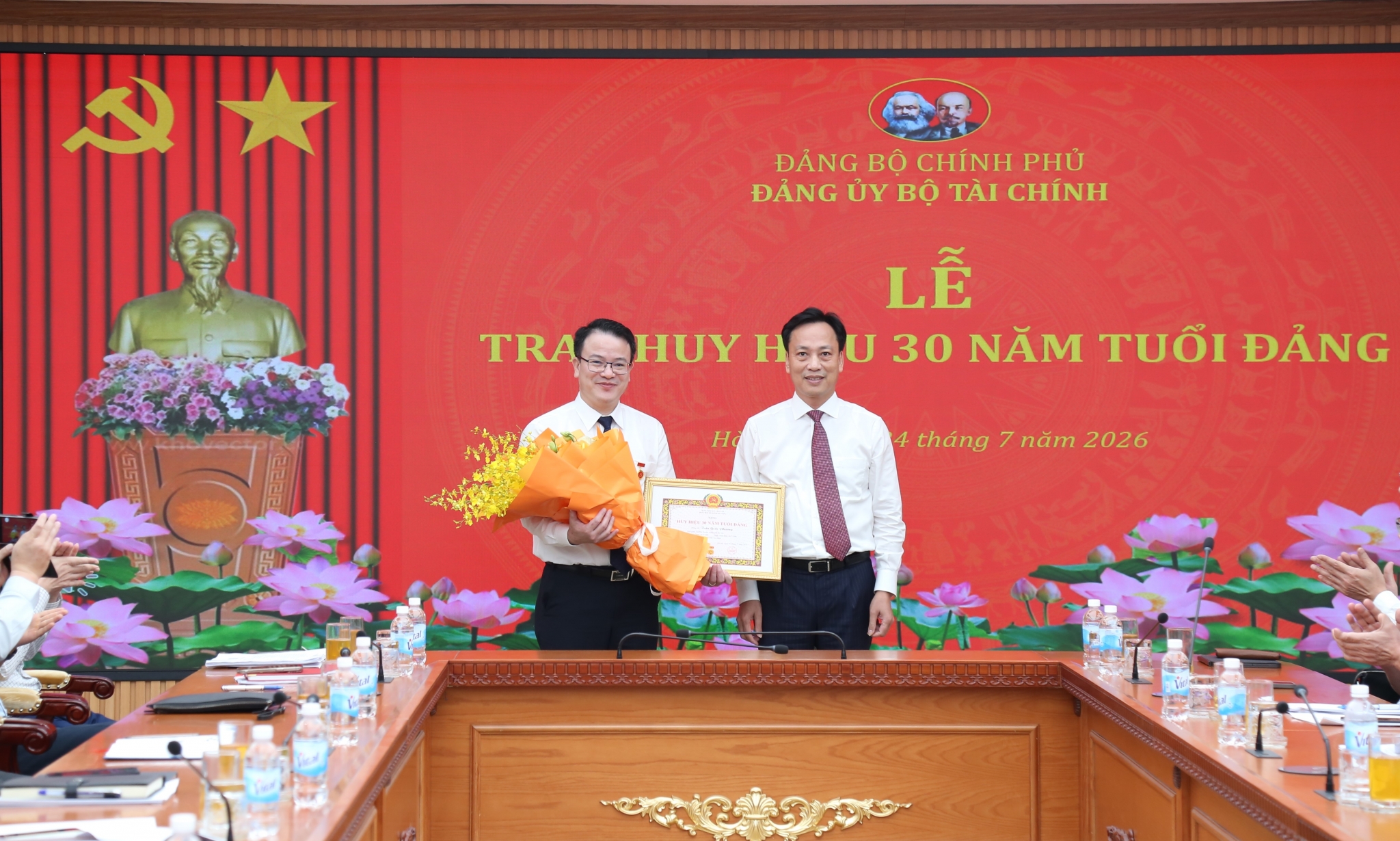 30 năm tuổi Đảng