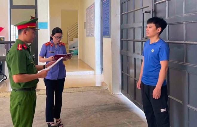 Bắt tạm giam đối tượng cướp giật tài sản