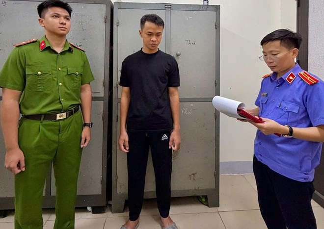 Bắt tạm giam đối tượng giả danh công an cưỡng đoạt tài sản