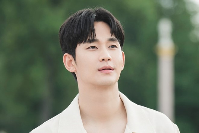 Kim Soo Hyun gửi lời chào người hâm mộ sau 1 năm 4 tháng