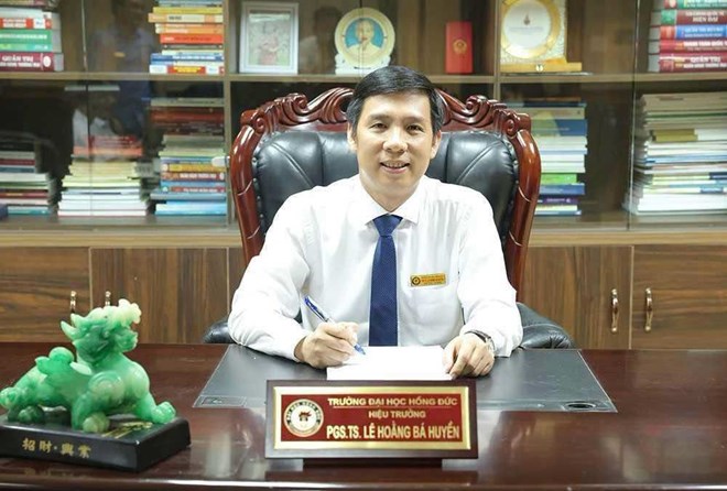 Trường Đại học Hồng Đức có 1 Hiệu trưởng và 7 Phó Hiệu trưởng sau sáp nhập