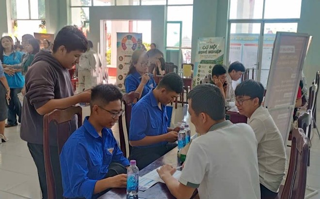 Hơn 1.900 vị trí tuyển dụng tại phiên giao dịch việc làm ở Khánh Hòa