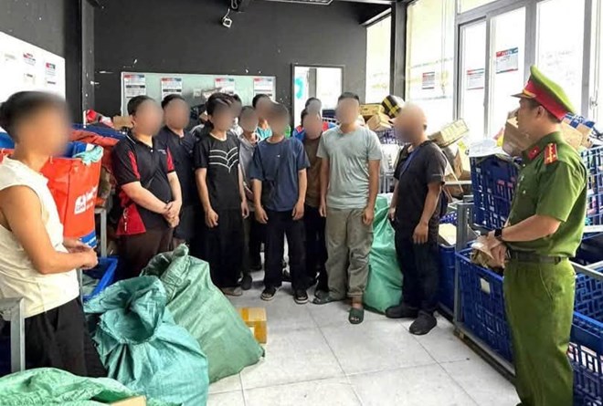 Công an đồng loạt test ma túy shipper tại trung tâm Đà Nẵng