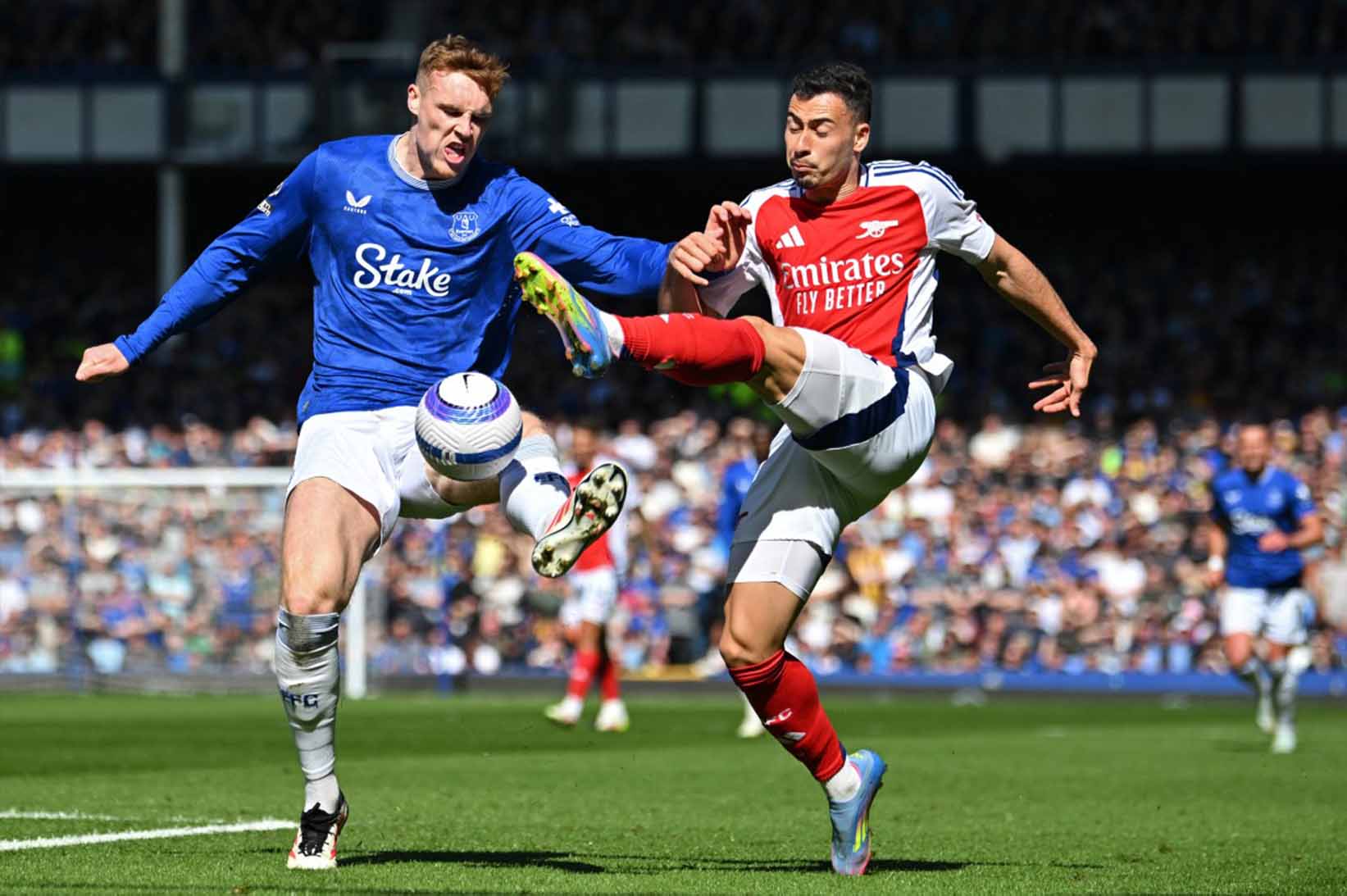 Gabriel Martinelli có kinh nghiệm thi đấu tại Premier League.  Ảnh: AFP