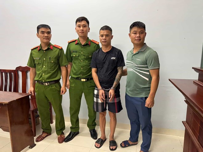 Bắt giữ đối tượng truy nã tội đánh bạc lẩn trốn tại nhà trọ