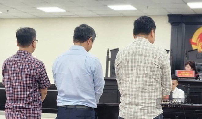 Xét xử cựu Hiệu trưởng trong vụ ăn chặn tiền trợ cấp sinh viên phục vụ dịp A80