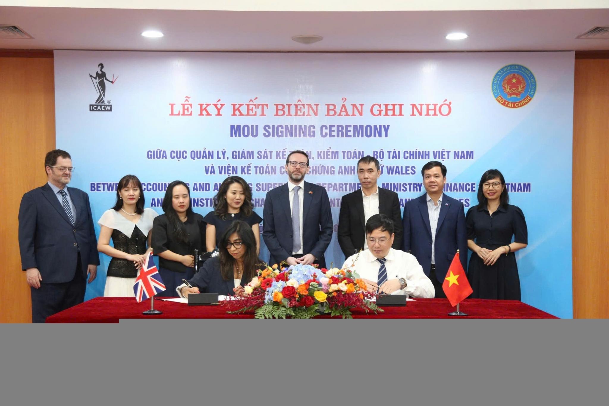 Bộ Tài chính và ICAEW ký kết hợp tác, thúc đẩy áp dụng IFRS tại Việt Nam