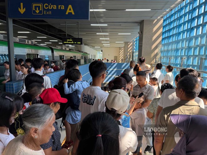 Hà Nội Metro đón hơn 408.000 khách dịp 2.9