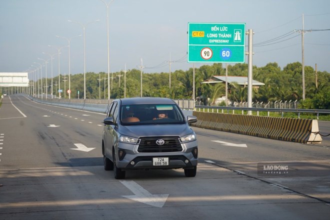 Tuyến cao tốc 58km kết nối miền Tây đến sân bay Long Thành ngày đầu thông xe