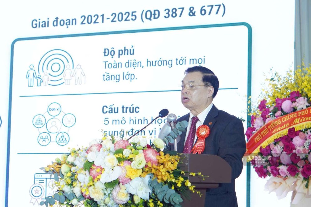 Ông Lê Mạnh Hùng báo cáo kết quả đạt được tại hội nghị. Ảnh: Văn Cương