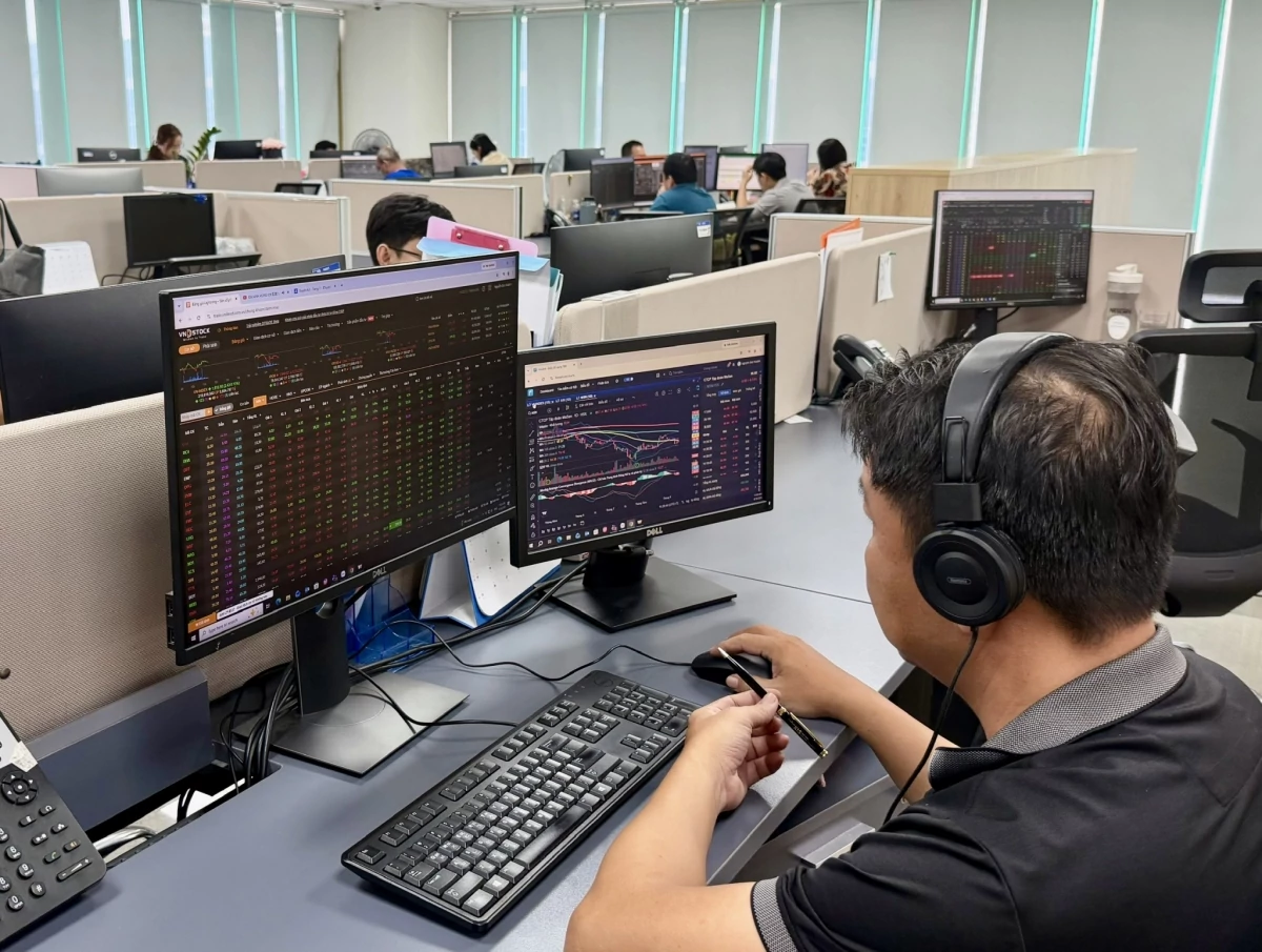 Thị trường chứng khoán Việt Nam trước bài toán dòng vốn sau nâng hạng