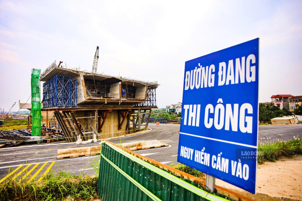 Các hạng mục thuộc dự án thành phần 3 dự án đường Vành đai 4 đang được khẩn trương thi công. Ảnh: Sóng Hữu